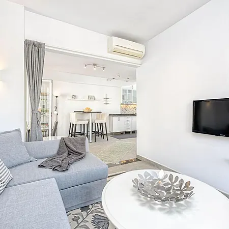 Martinez Virel In By Solaga Homes Apartment *